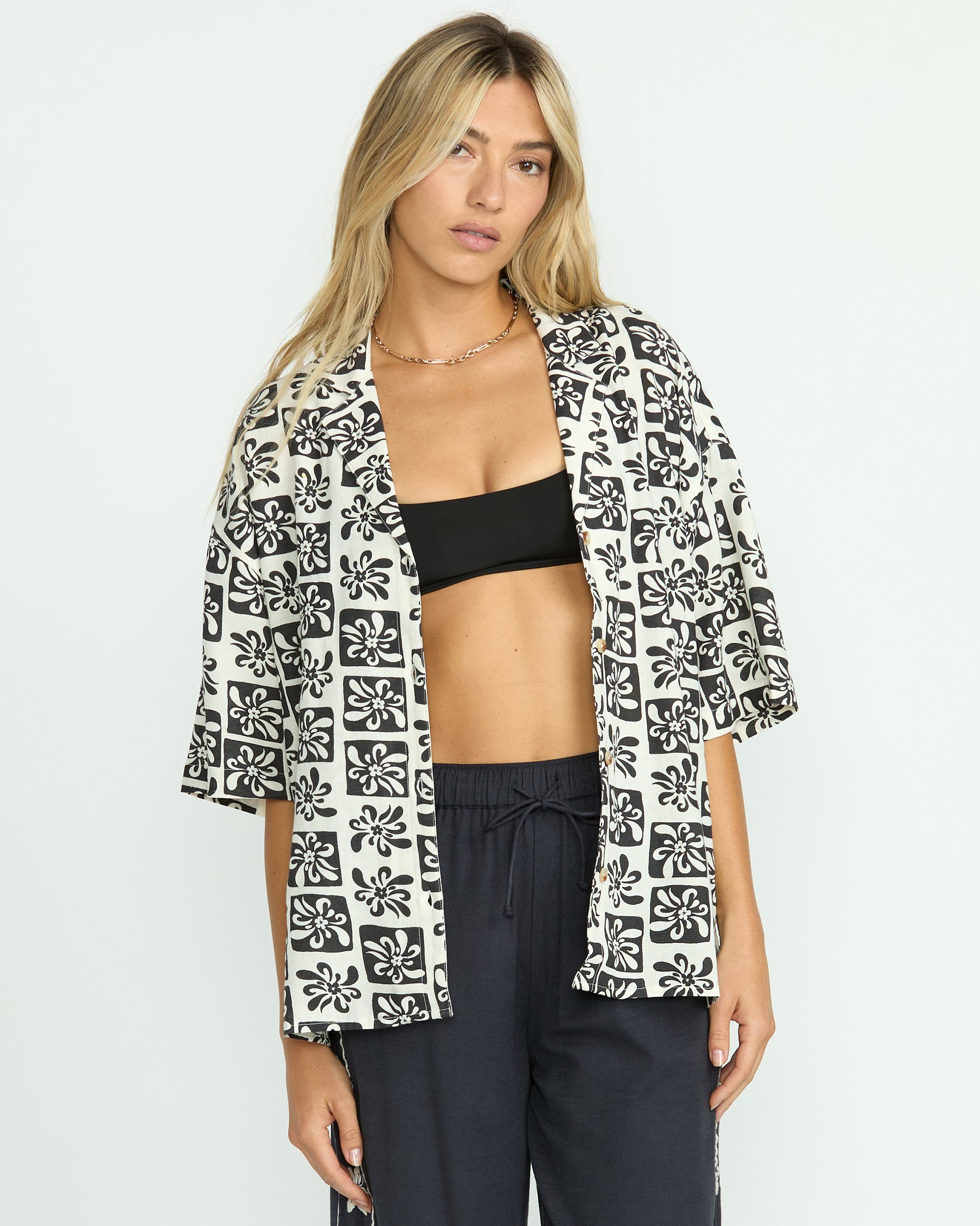 Beach Side Printed Short Sleeve Shirt - Black Sands