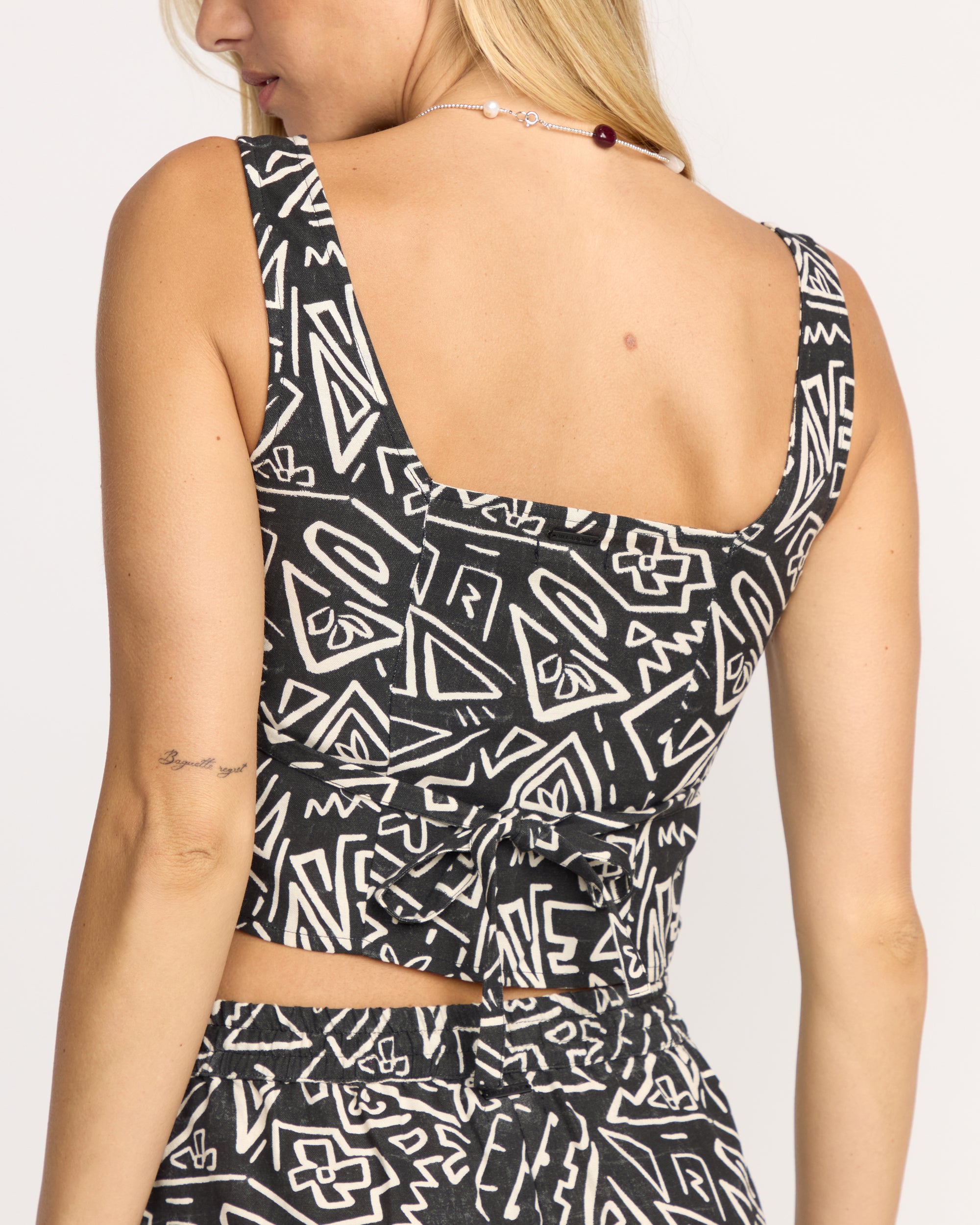 Feelin Free Woven Tank - Black White - Image 7